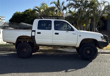 20260506-item-316-abandoned-vehicle-Toyota-Hilux.jpg