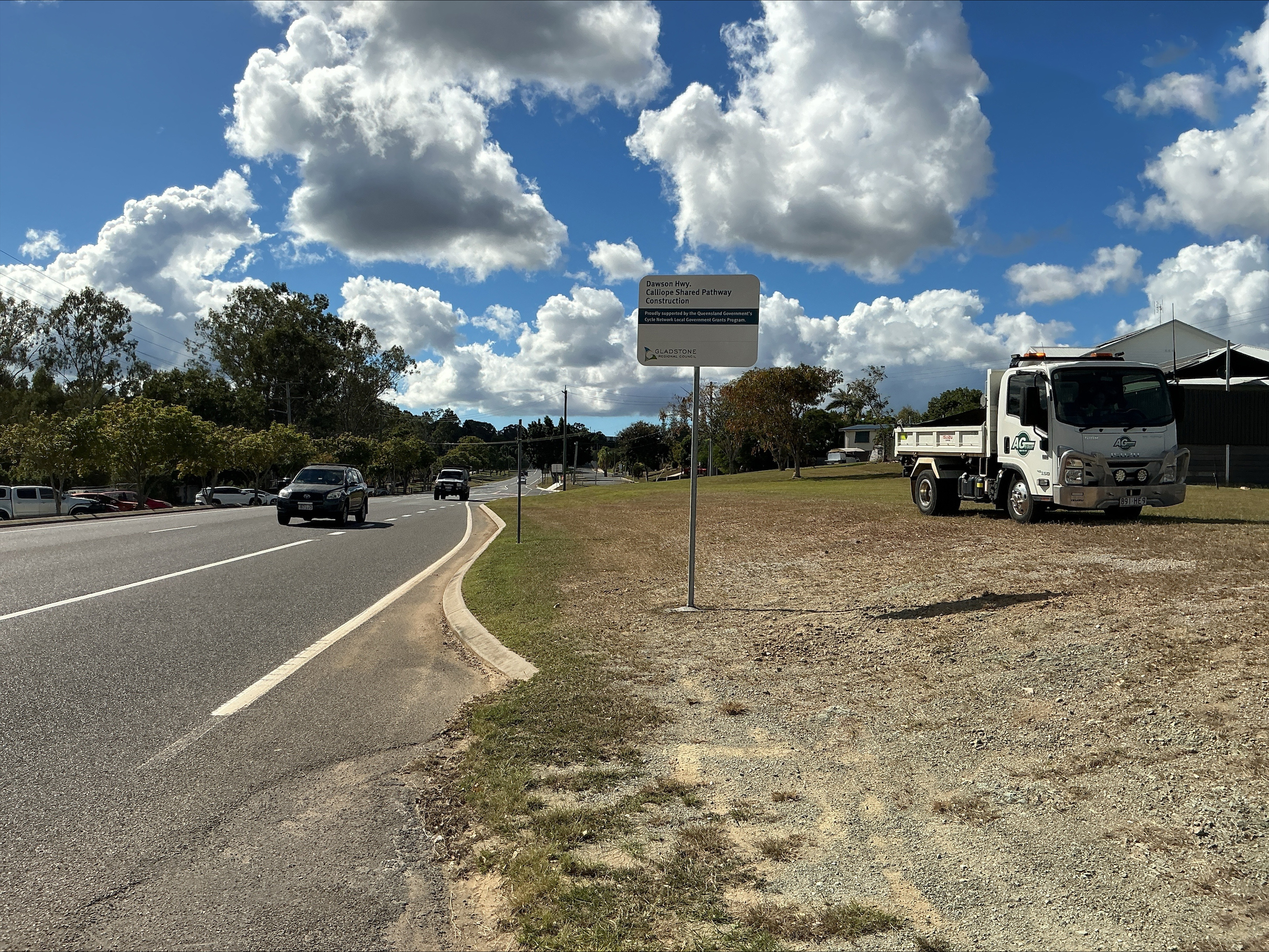 Dawson Hwy Calliope shared footpath near school.jpg