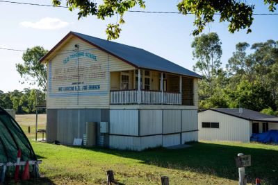 Mt Larcom old school