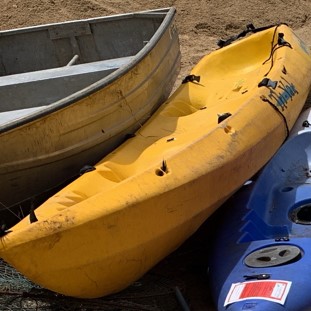 20221006 Item 35 yellow kayak