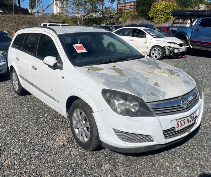 20250725 Item 236 white holden astra
