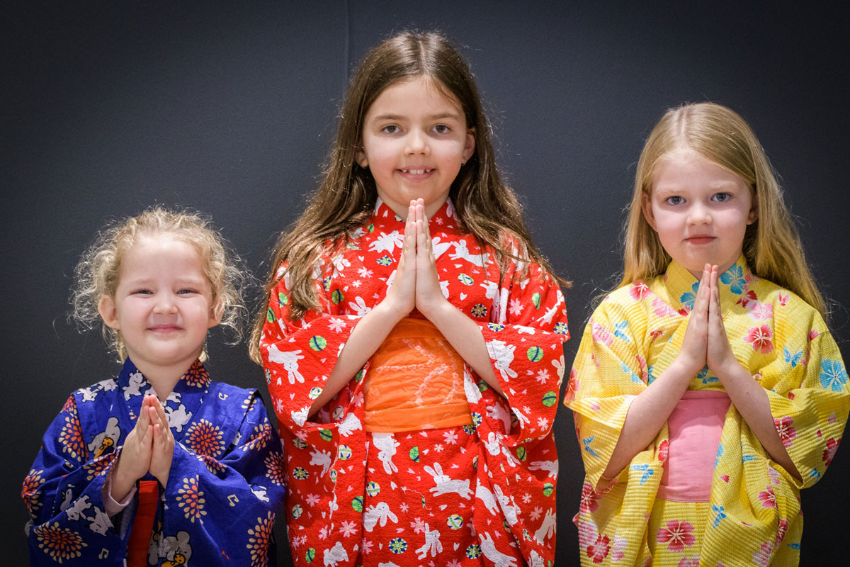 3 Girls in Japanese costume